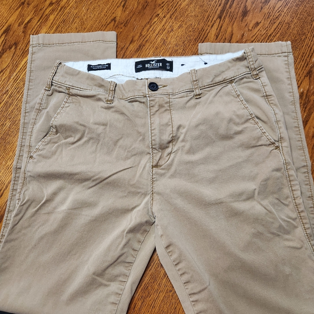 Hollister Khakis size 31/32